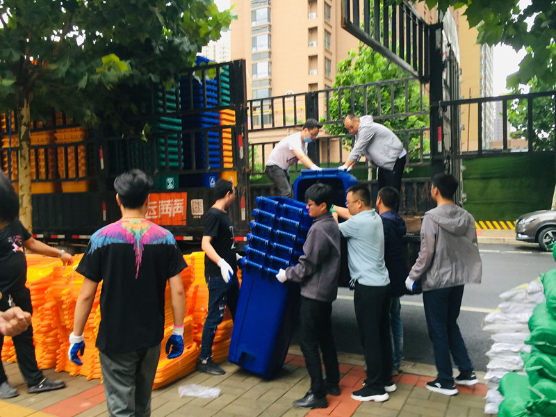 勢不可擋！為垃圾分類雨中堅守的盛邦人點贊！